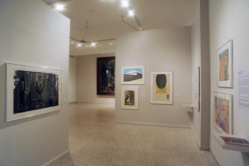 Vista de sala. Premios de la Bienal de San Juan del Grabado Latinoamericano y del Caribe: 1970-2001. Foto Jesús E. Marrero