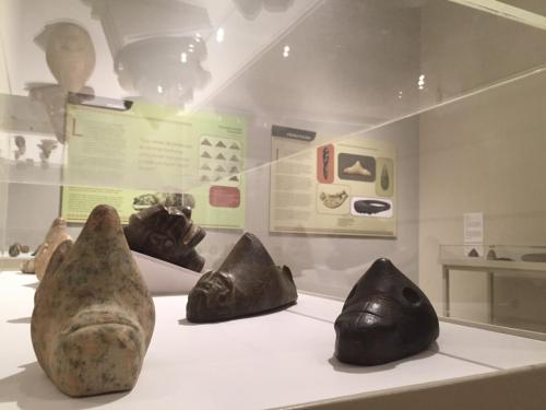 Vista de sala. Objetos ancestrales en lítica
