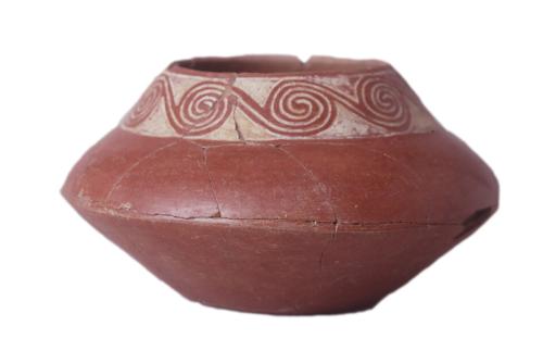 Vasija esferoidal bicromada con diseño espiral ceramica